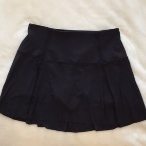 Lululemon black pleated skirt w/biker short.
